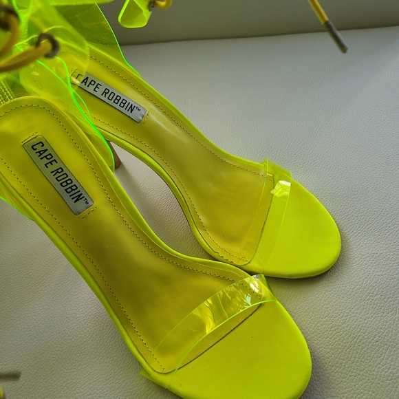 Cape Robbin 💚💛 Neon 💛💚 yellow heels - Picture 6 of 13